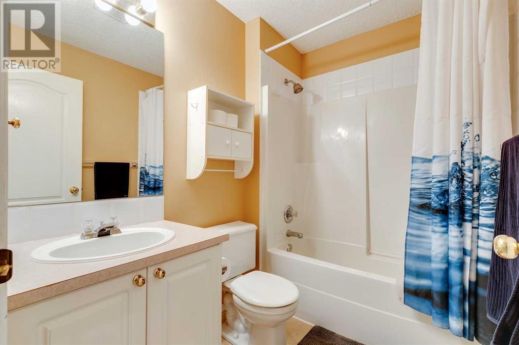 Single Family House for Sale in  Douglas Ridge Circle SE Douglasdale/Glen Calgary 
