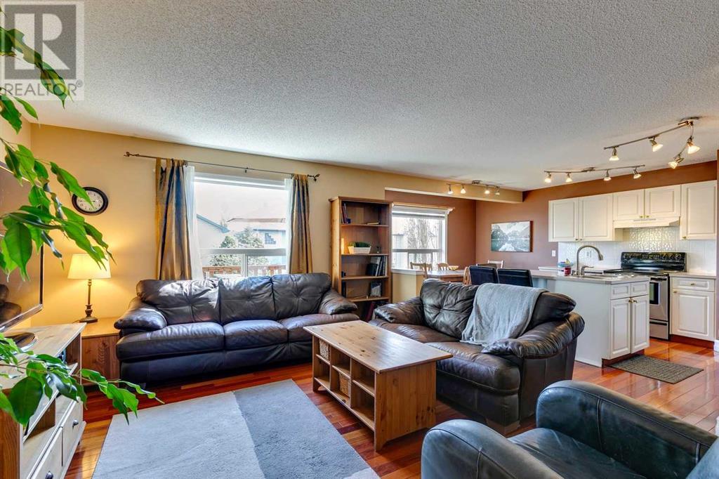 Single Family House for Sale in  Douglas Ridge Circle SE Douglasdale/Glen Calgary 