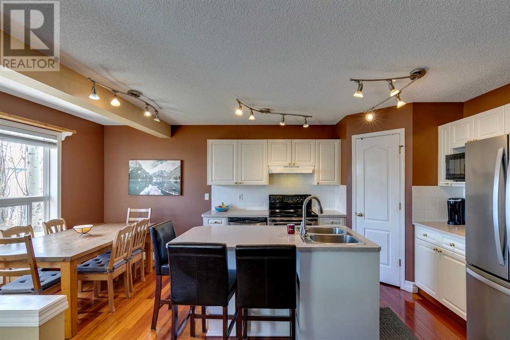Single Family House for Sale in  Douglas Ridge Circle SE Douglasdale/Glen Calgary 