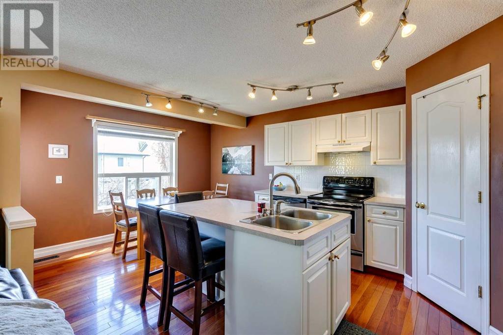 Single Family House for Sale in  Douglas Ridge Circle SE Douglasdale/Glen Calgary 