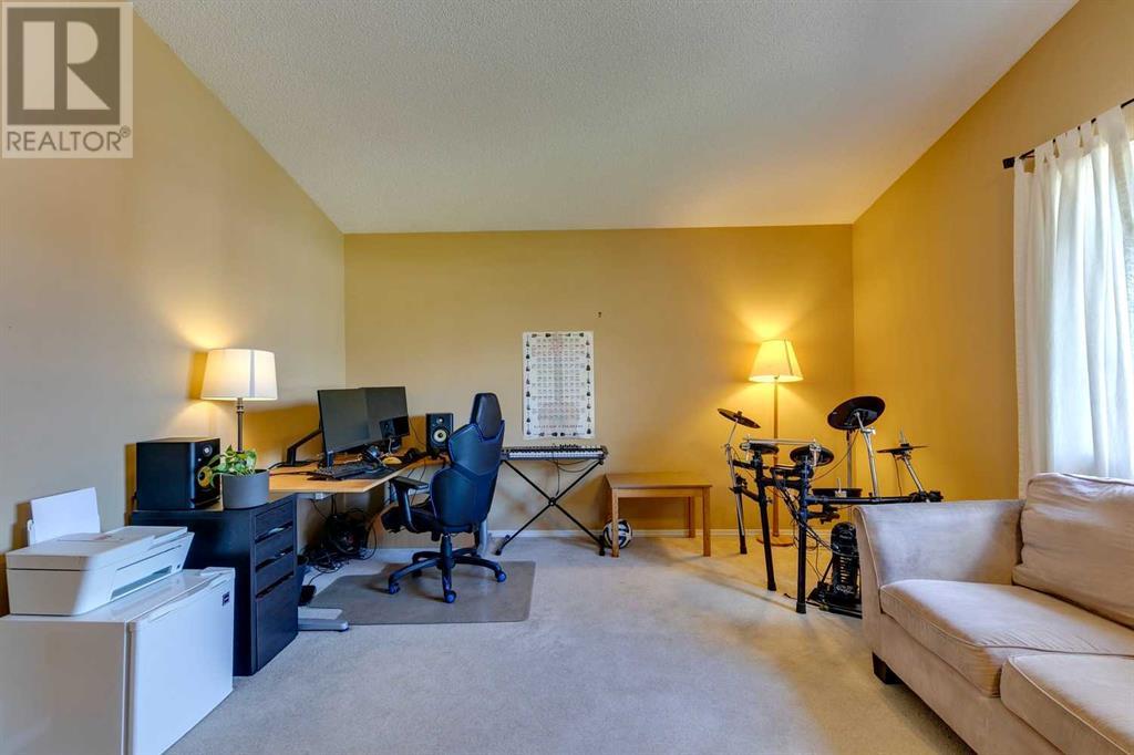Single Family House for Sale in  Douglas Ridge Circle SE Douglasdale/Glen Calgary 