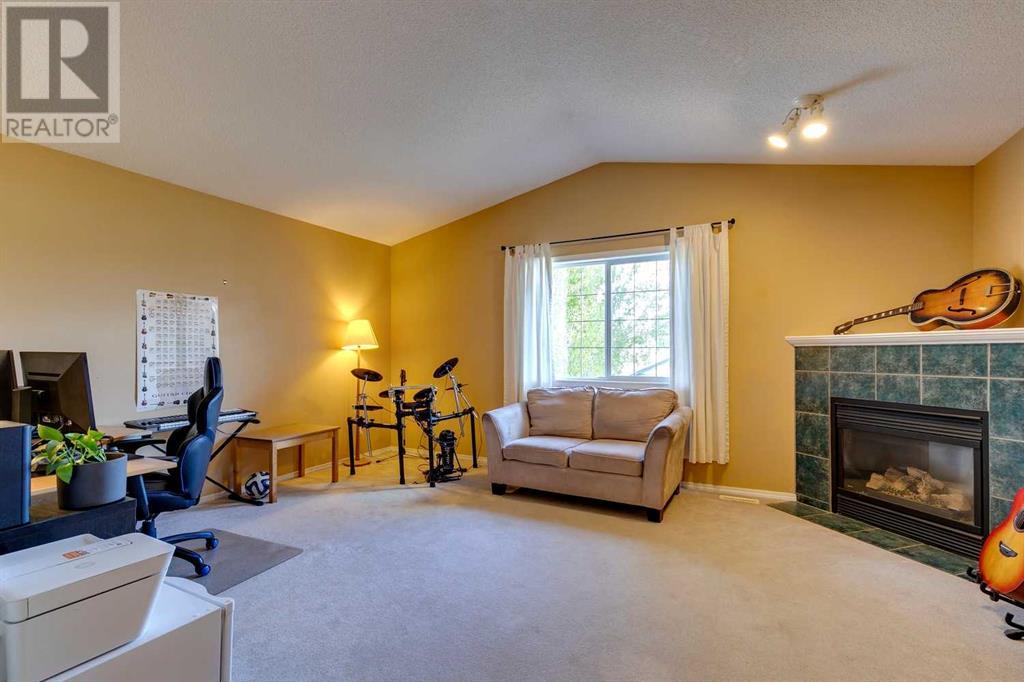 Single Family House for Sale in  Douglas Ridge Circle SE Douglasdale/Glen Calgary 