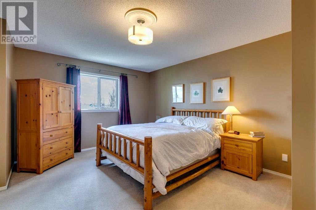 Single Family House for Sale in  Douglas Ridge Circle SE Douglasdale/Glen Calgary 