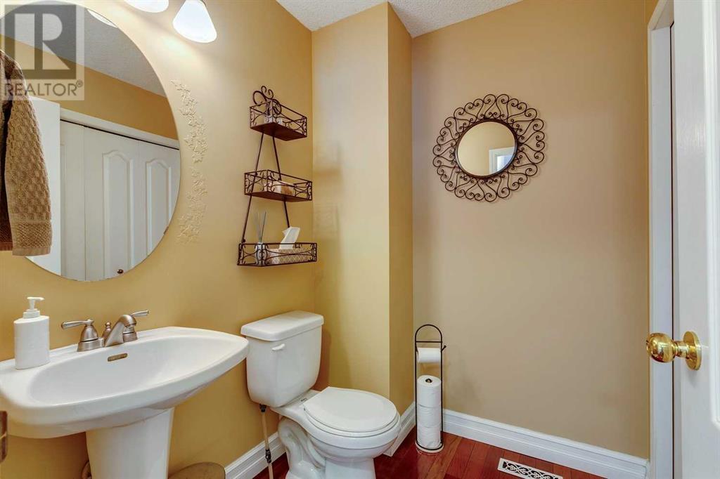 Single Family House for Sale in  Douglas Ridge Circle SE Douglasdale/Glen Calgary 
