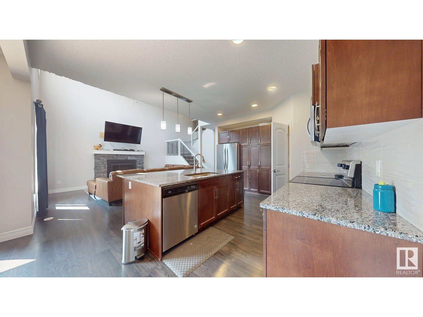 Photo 5 of 1245 26 A St Nw, Edmonton AB