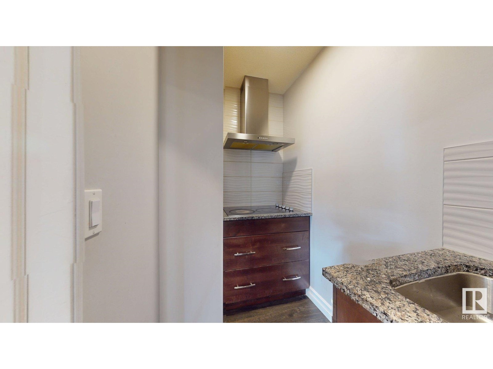 Photo 37 of 1245 26 A St Nw, Edmonton AB