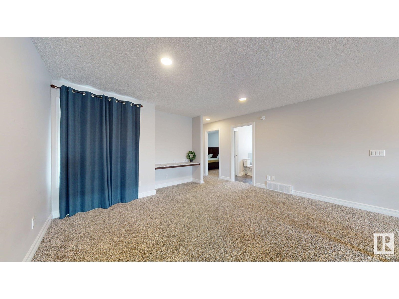 Photo 3 of 1245 26 A St Nw, Edmonton AB