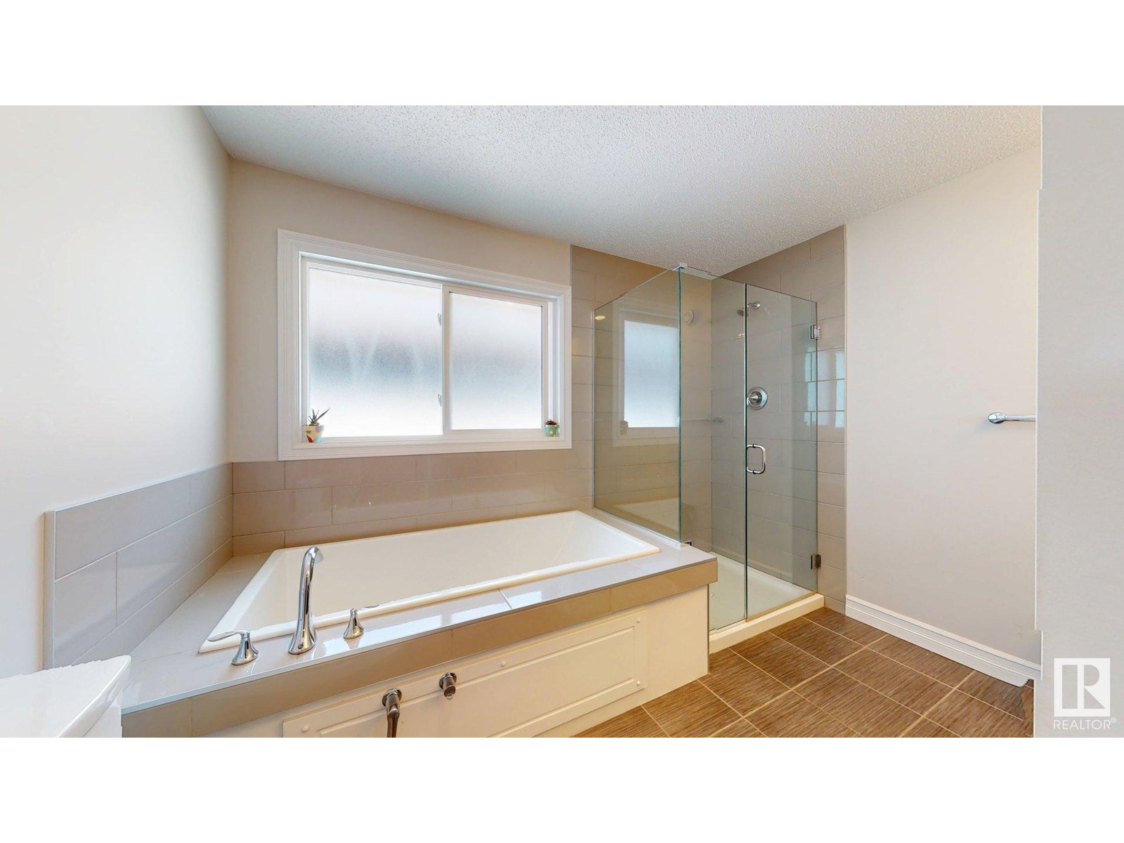 Photo 22 of 1245 26 A St Nw, Edmonton AB