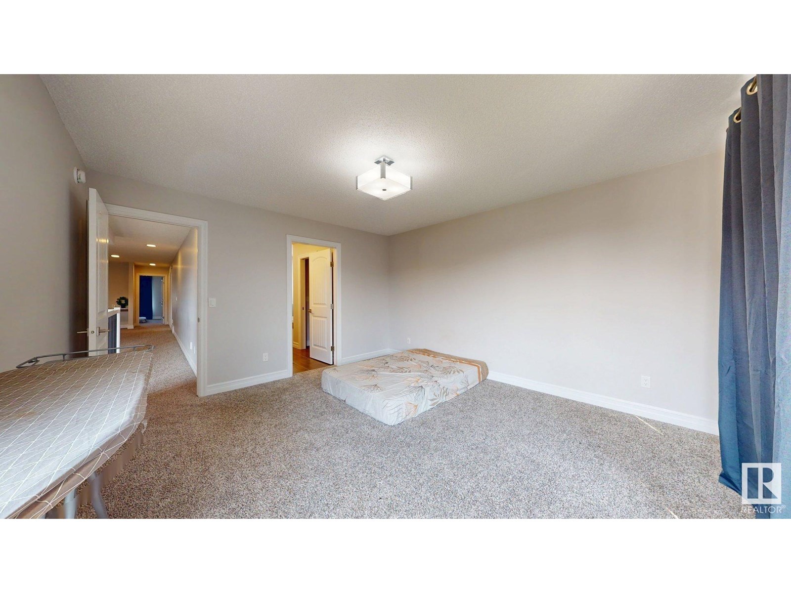 Photo 20 of 1245 26 A St Nw, Edmonton AB