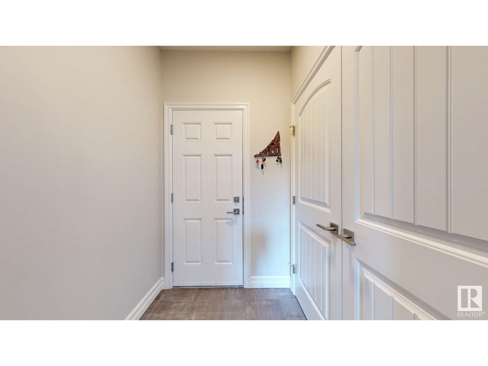 Photo 2 of 1245 26 A St Nw, Edmonton AB