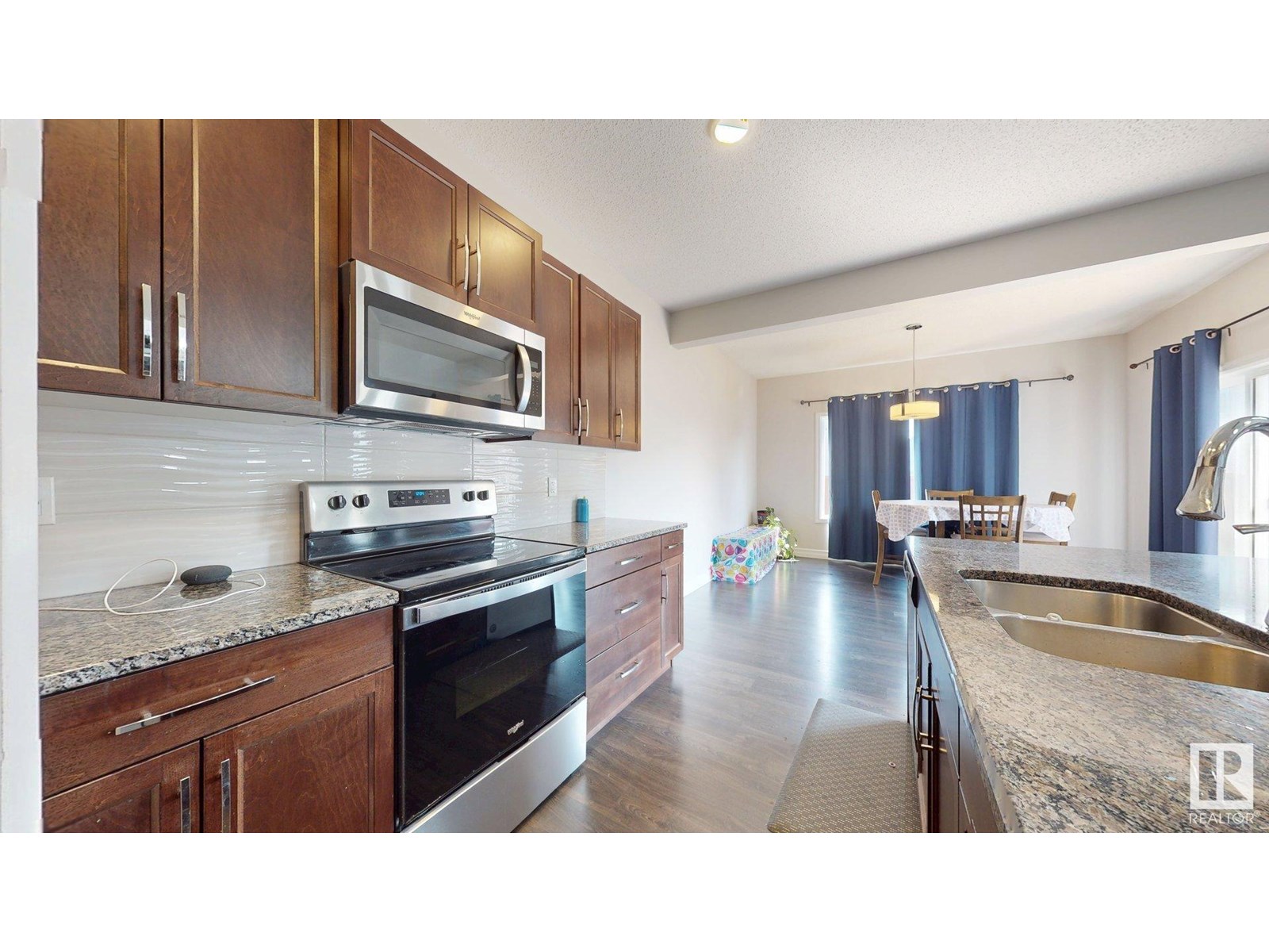 Photo 4 of 1245 26 A St Nw, Edmonton AB