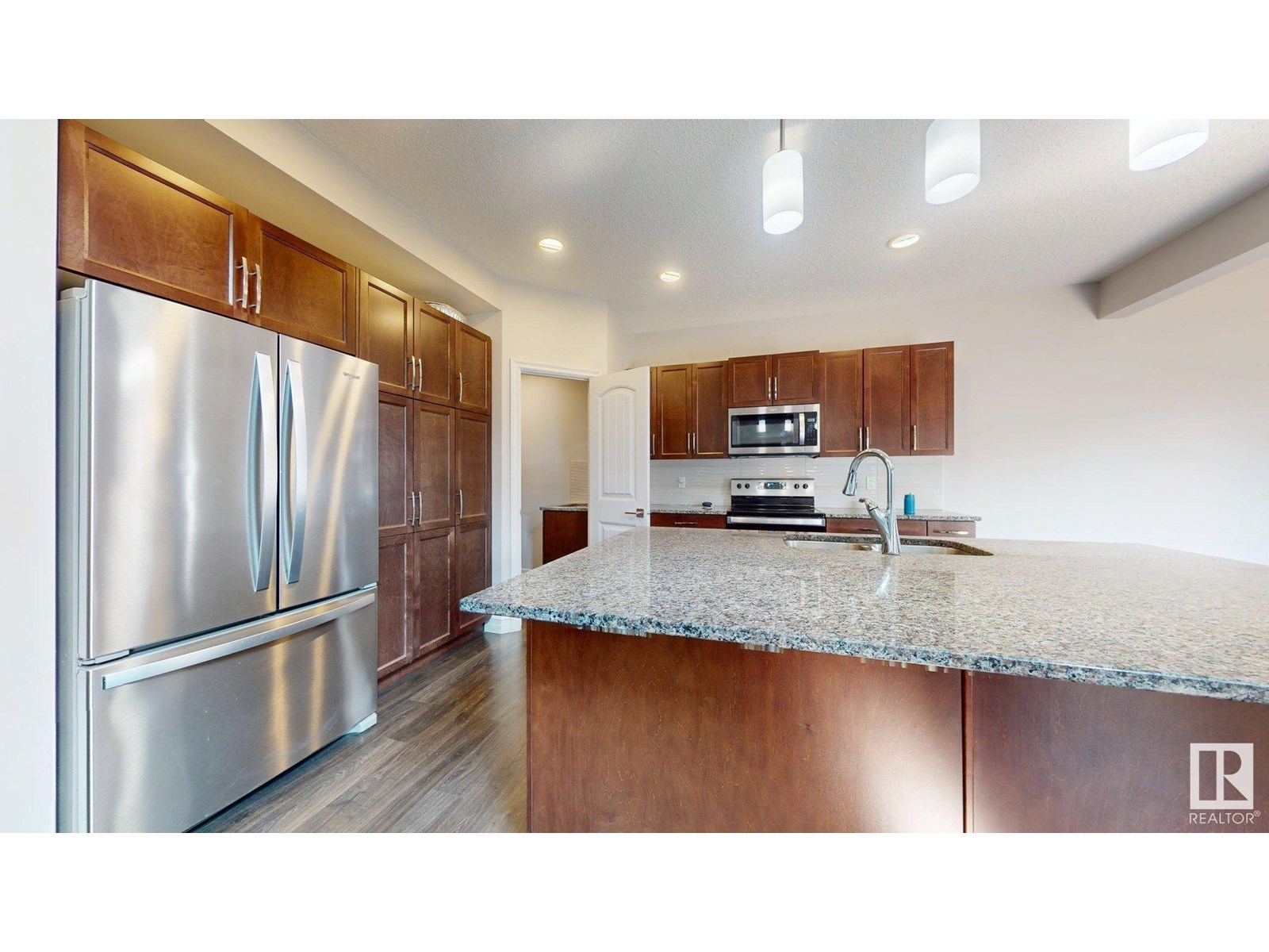 Photo 33 of 1245 26 A St Nw, Edmonton AB