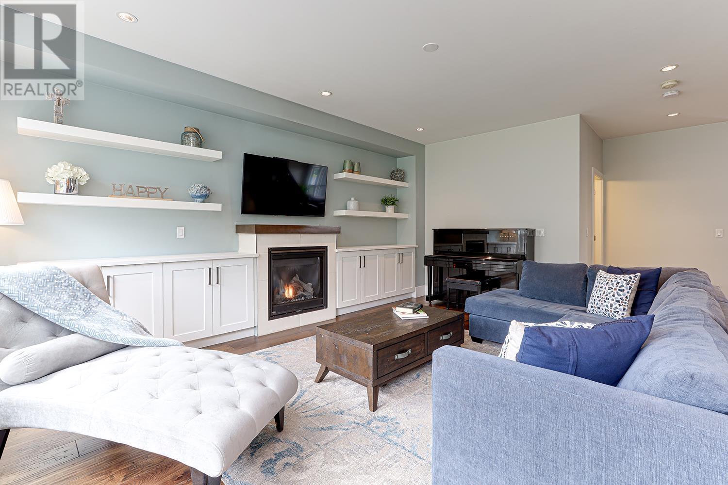 533 AMESS STREET, New Westminster