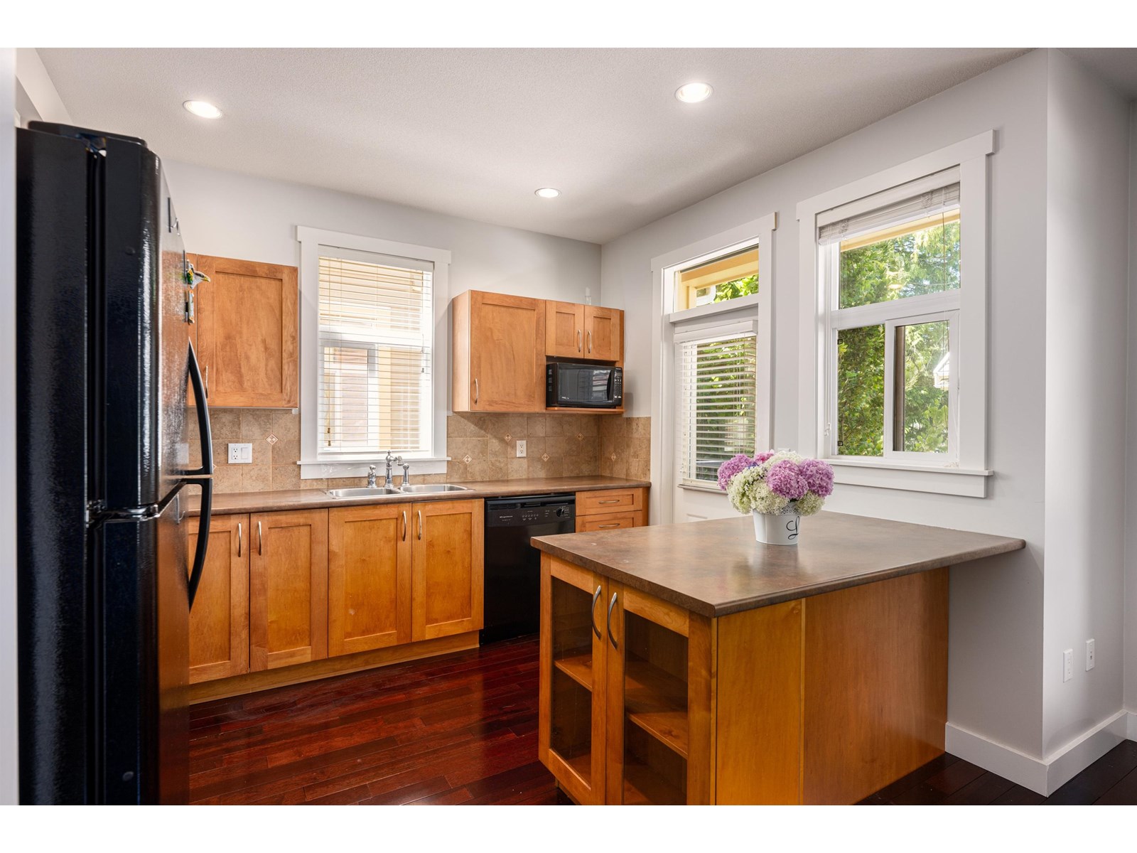 Photo 11 of 27 15255 36 Avenue, Surrey BC