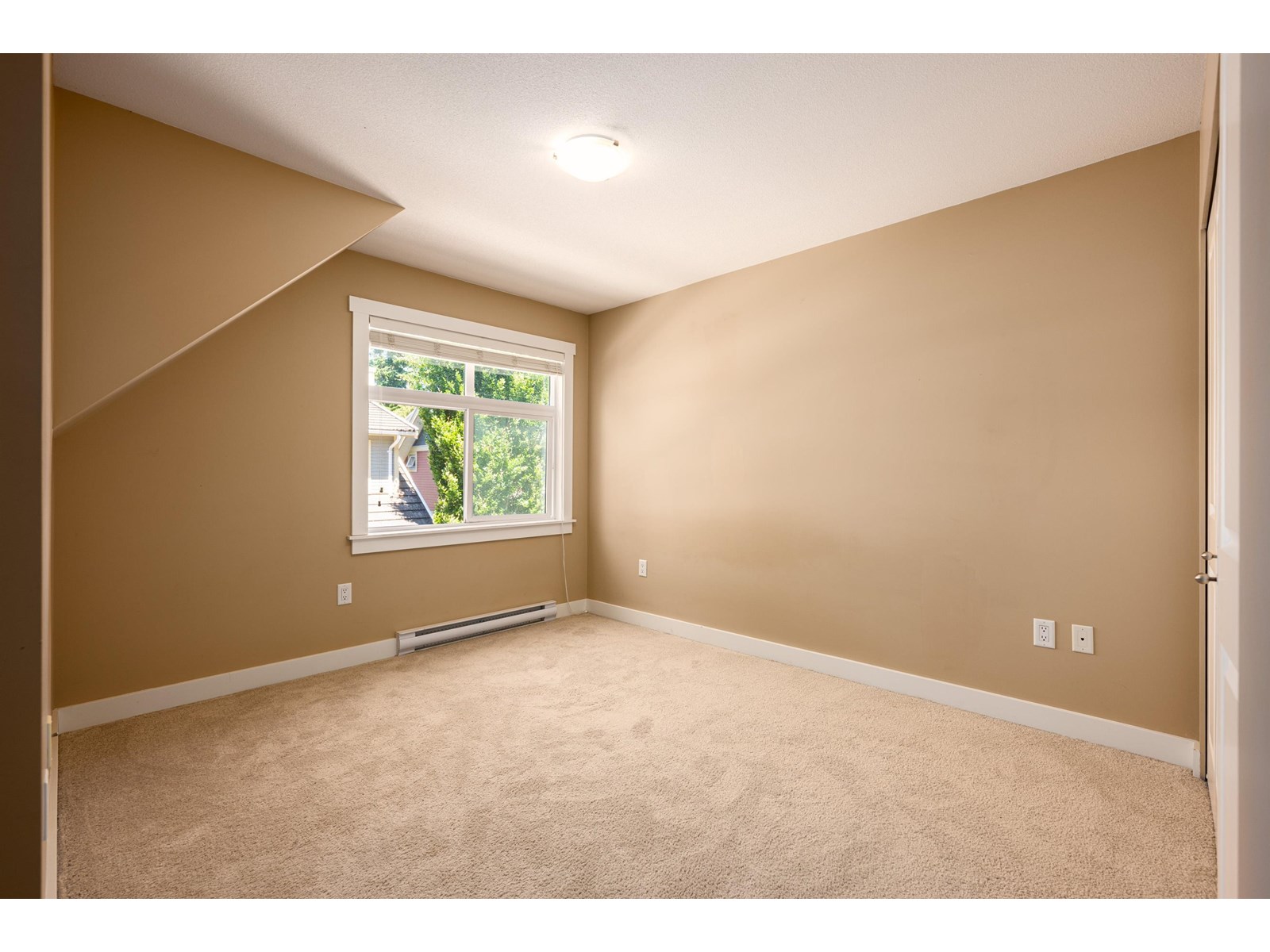 Photo 22 of 27 15255 36 Avenue, Surrey BC