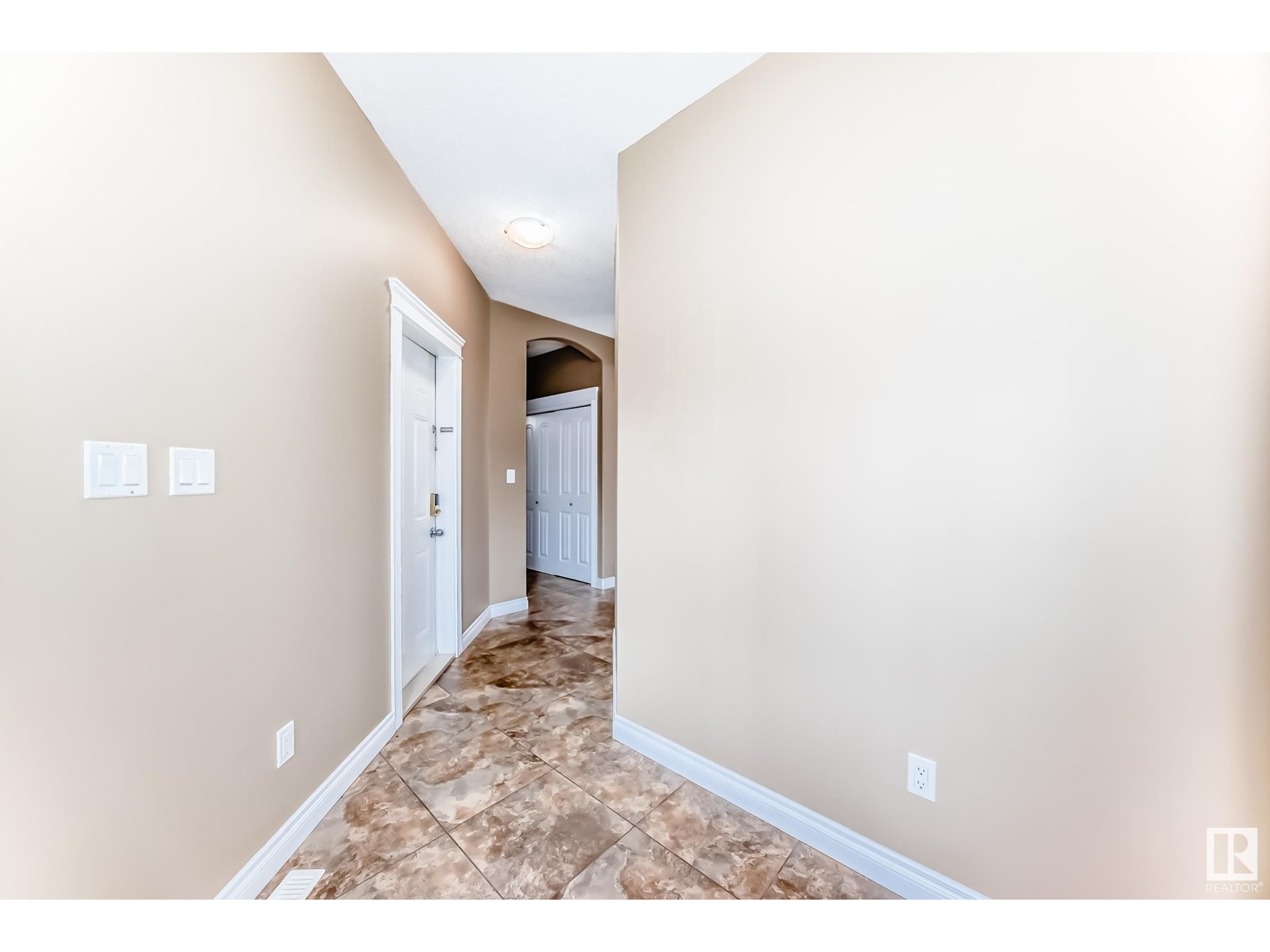 Photo 5 of 15143 32 St Nw, Edmonton AB