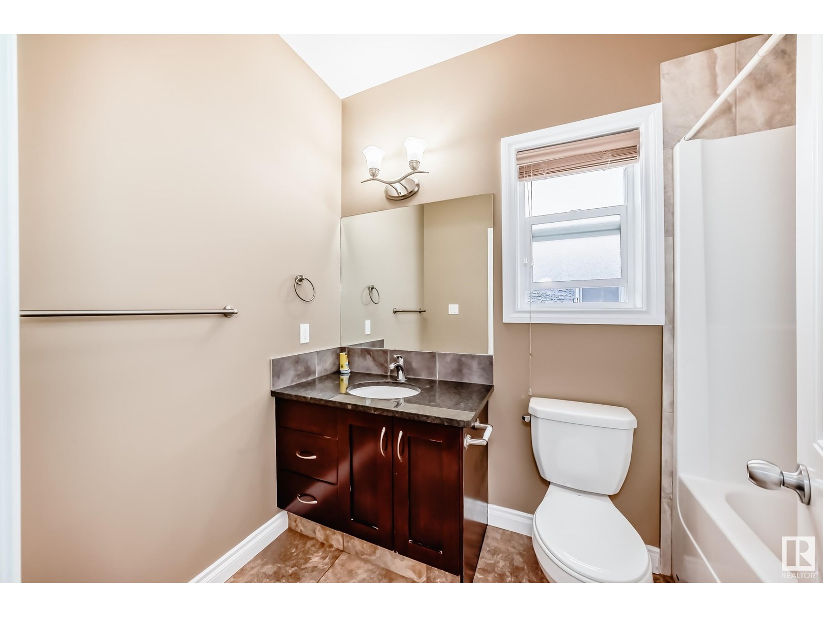 Photo 23 of 15143 32 St Nw, Edmonton AB