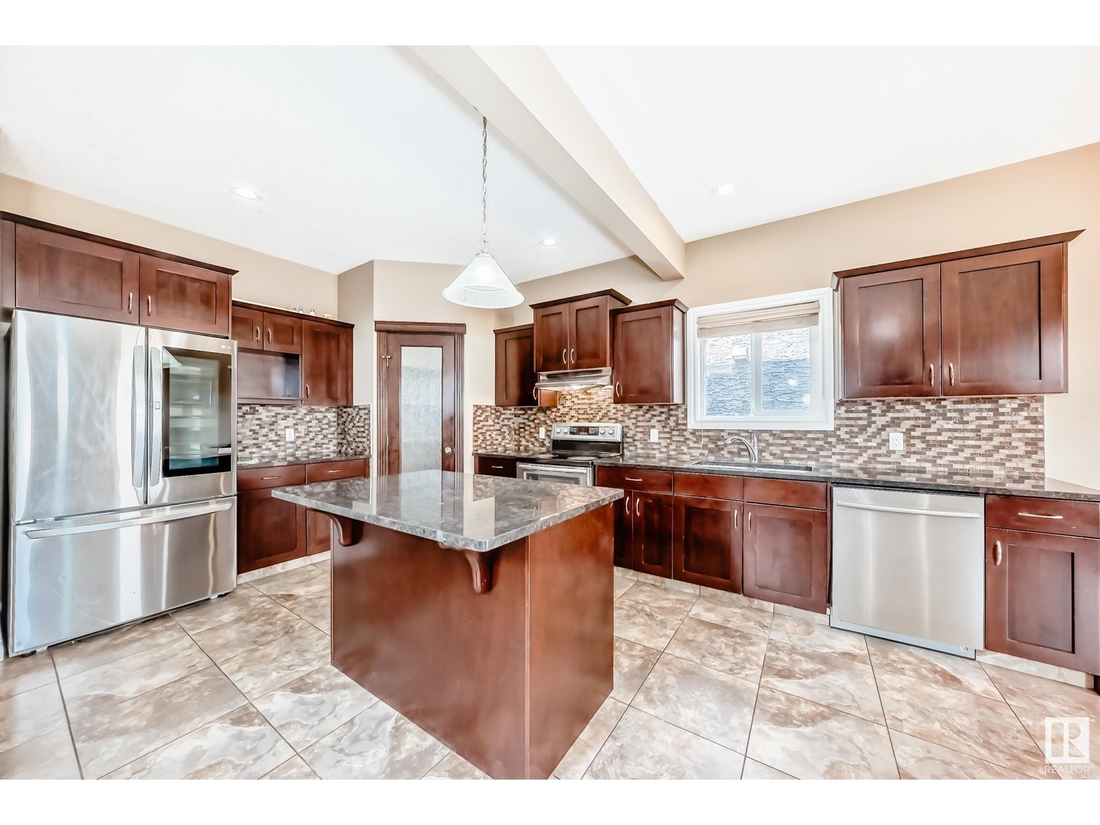 Photo 6 of 15143 32 St Nw, Edmonton AB