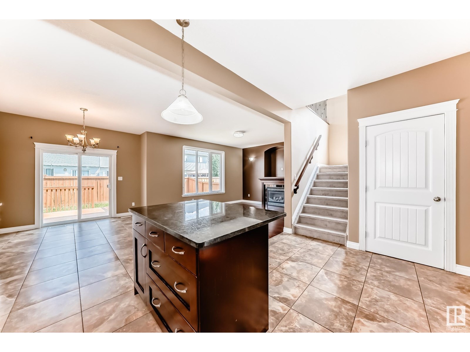Photo 12 of 15143 32 St Nw, Edmonton AB