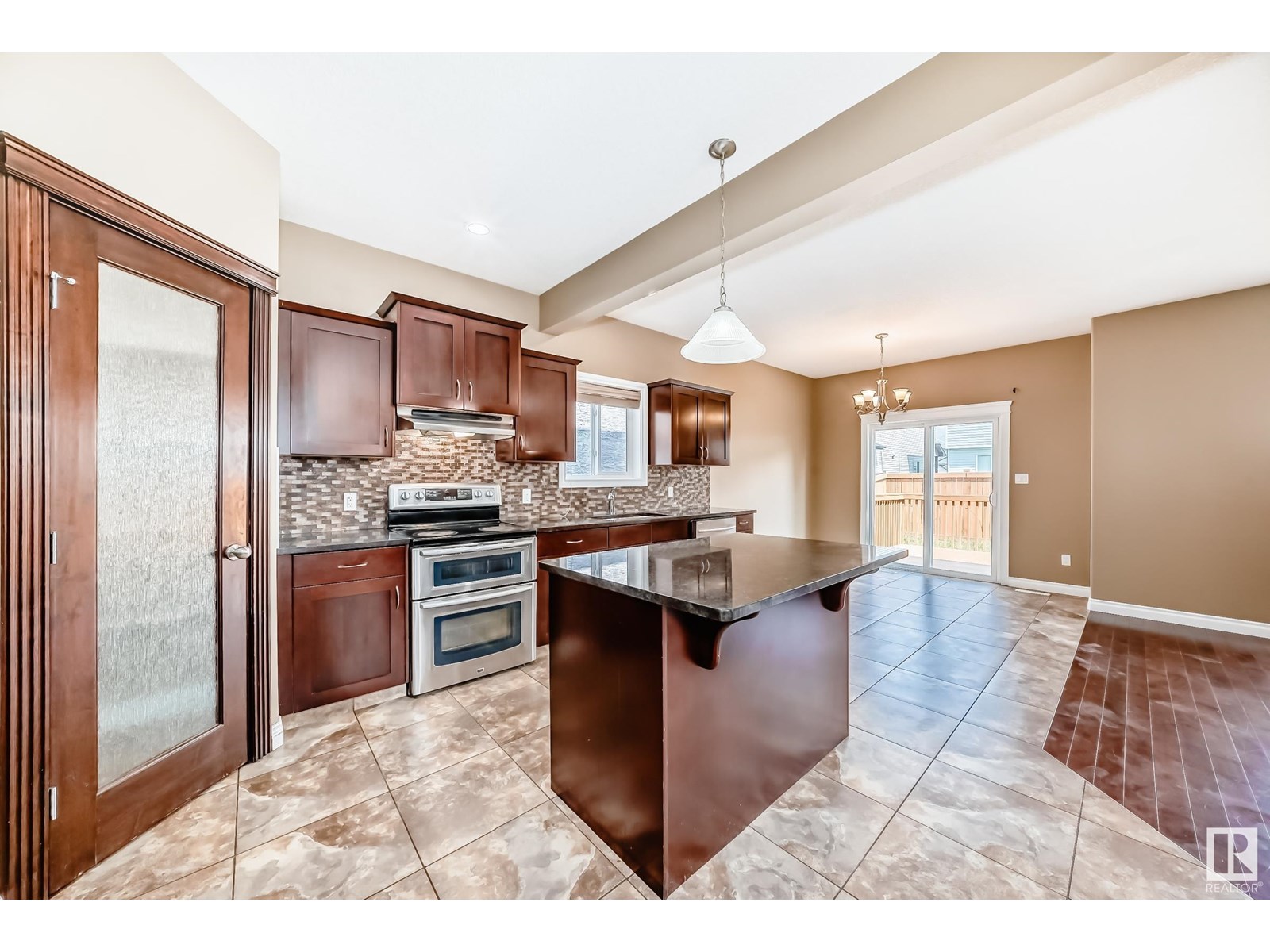 Photo 13 of 15143 32 St Nw, Edmonton AB