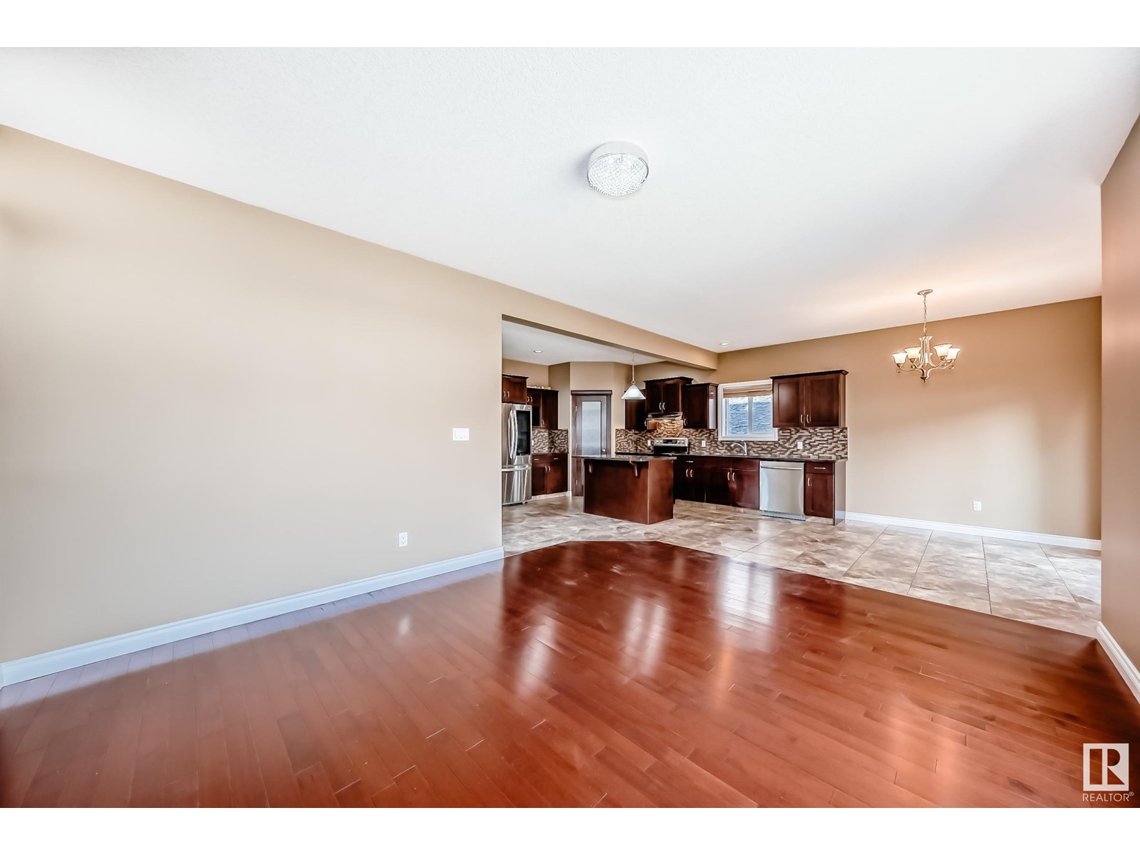 Photo 18 of 15143 32 St Nw, Edmonton AB