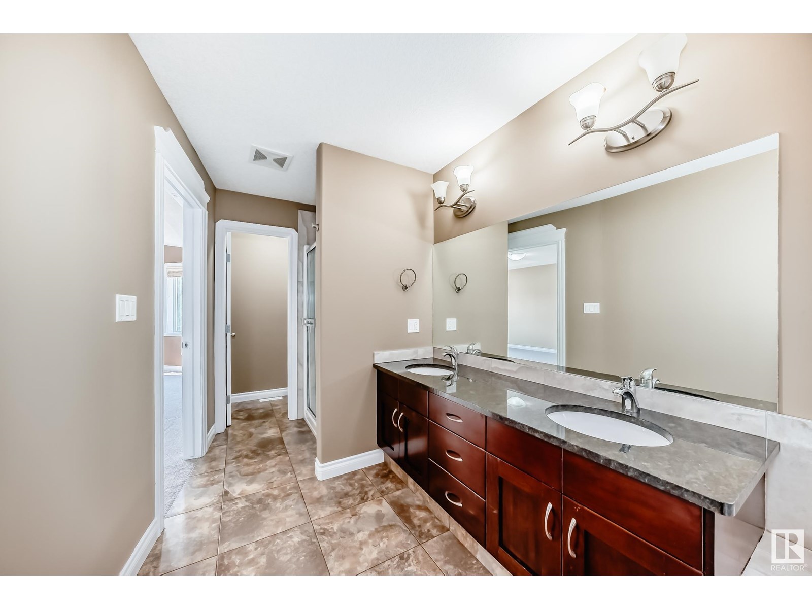 Photo 35 of 15143 32 St Nw, Edmonton AB