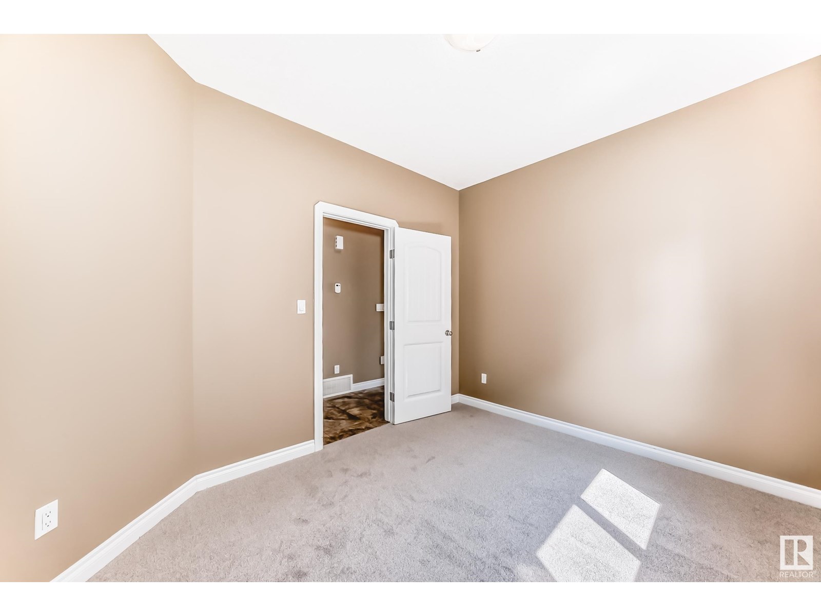 Photo 44 of 15143 32 St Nw, Edmonton AB