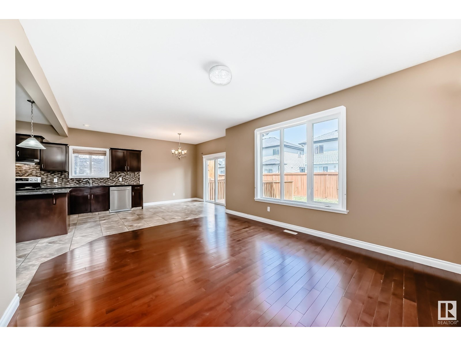 Photo 17 of 15143 32 St Nw, Edmonton AB