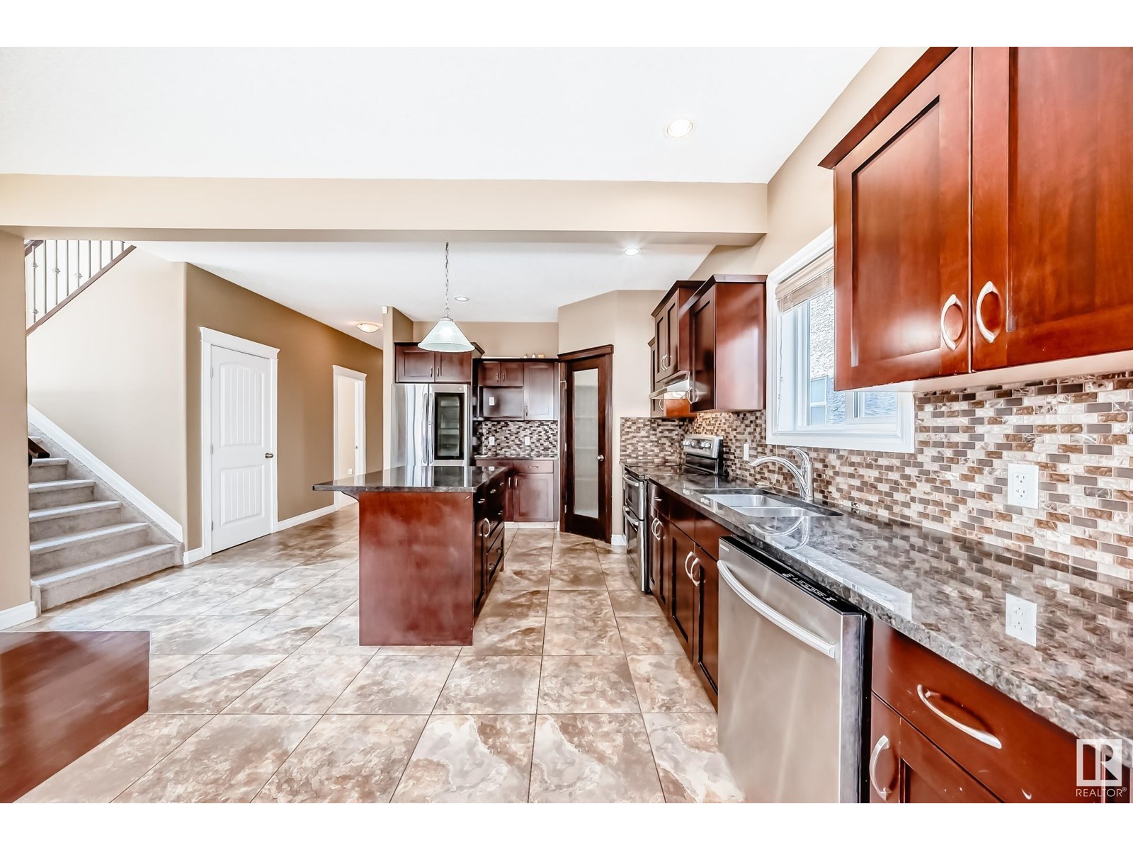 Photo 8 of 15143 32 St Nw, Edmonton AB