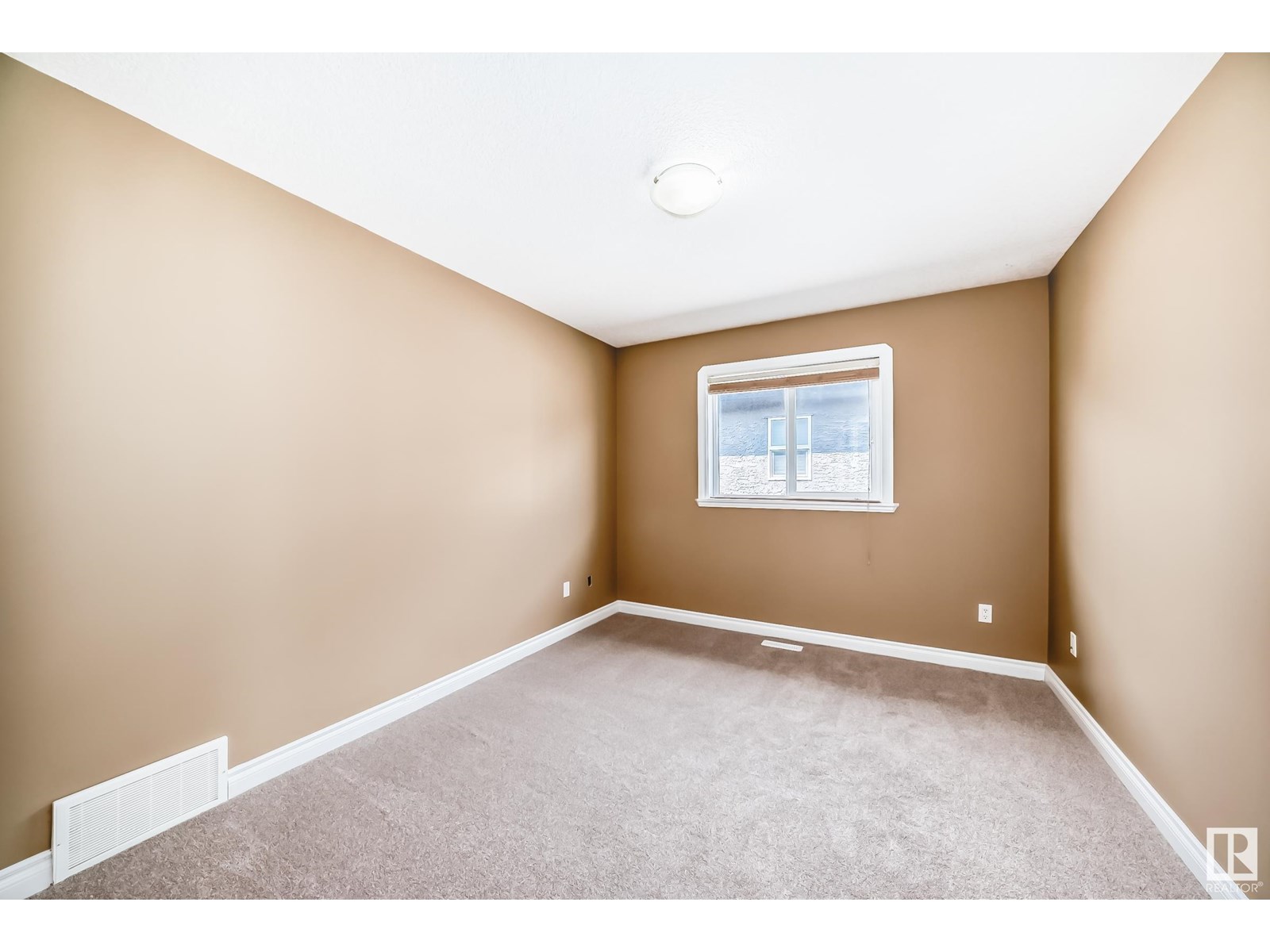 Photo 47 of 15143 32 St Nw, Edmonton AB