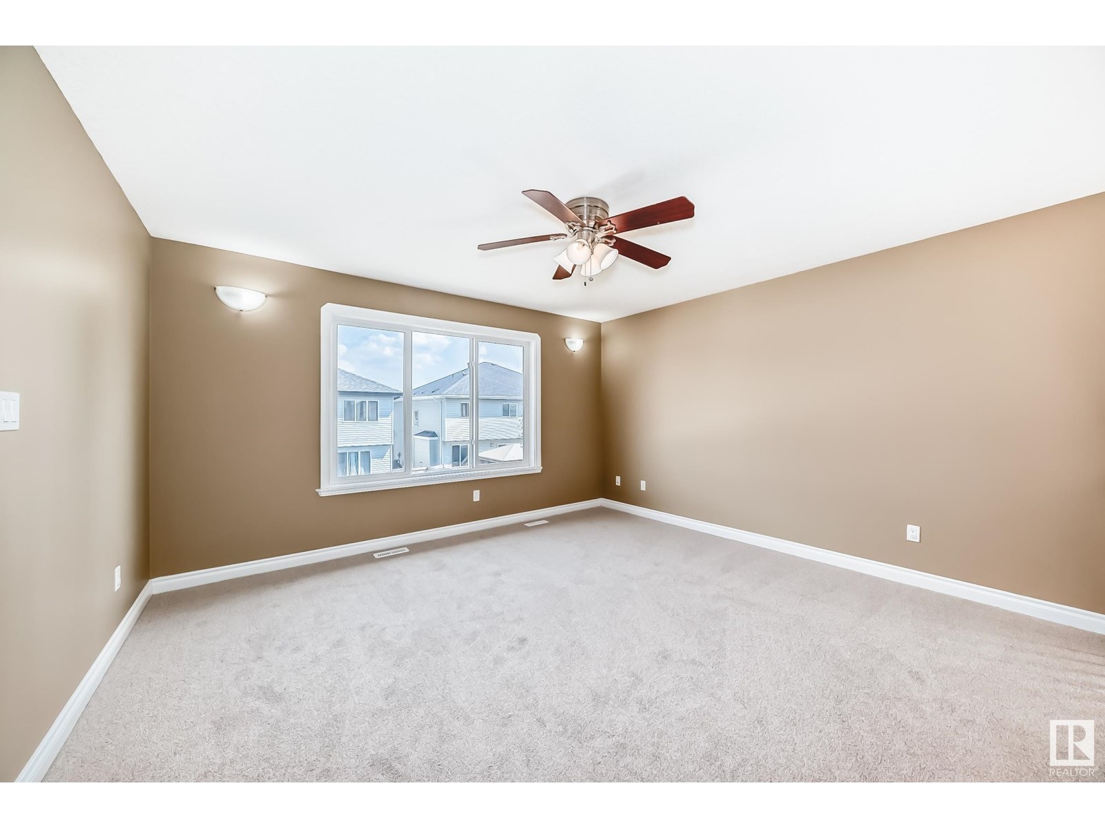 Photo 53 of 15143 32 St Nw, Edmonton AB