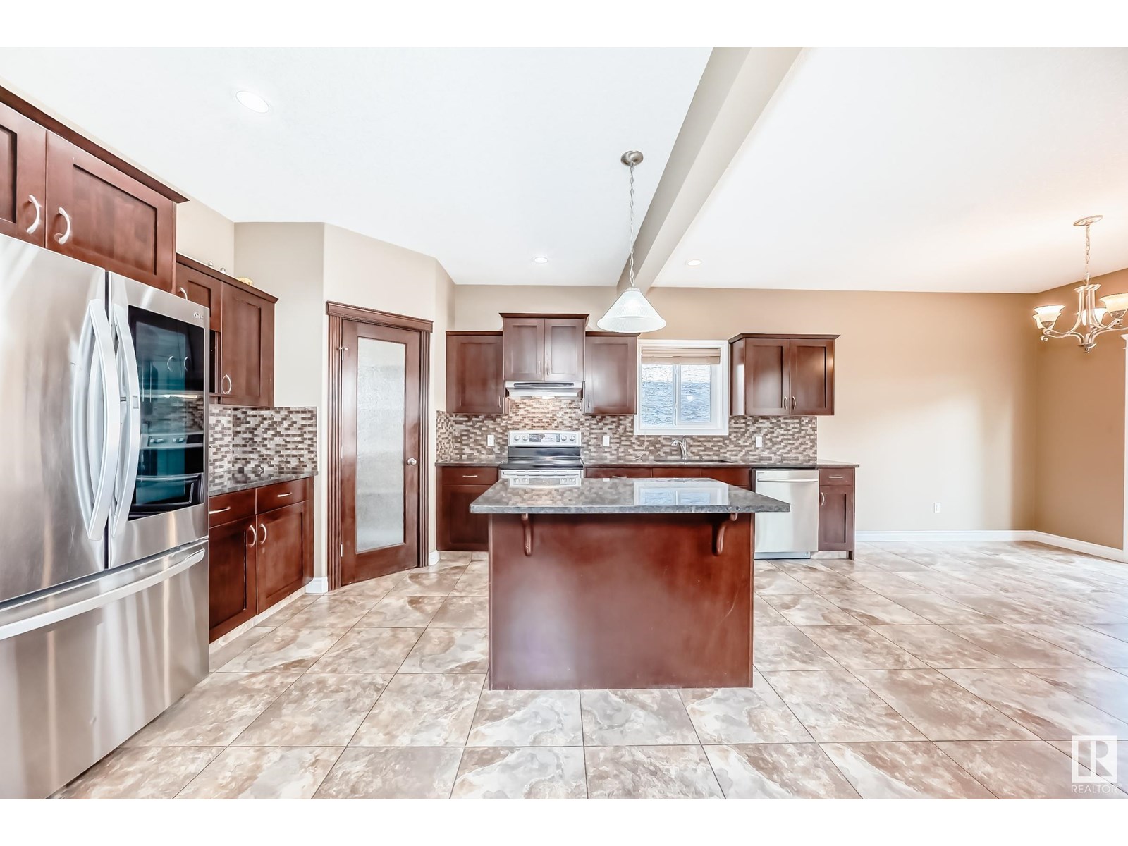 Photo 14 of 15143 32 St Nw, Edmonton AB