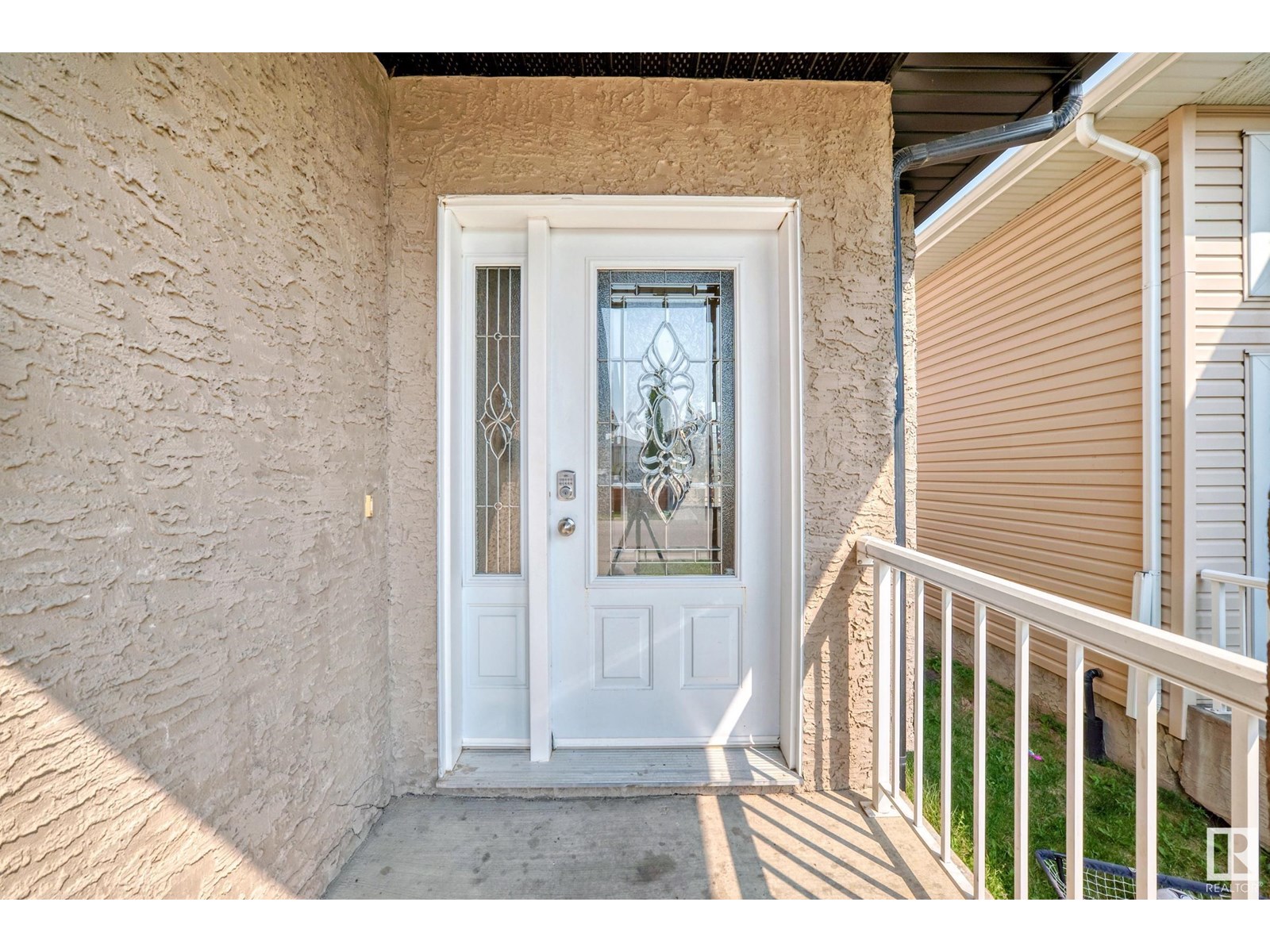 Photo 3 of 15143 32 St Nw, Edmonton AB