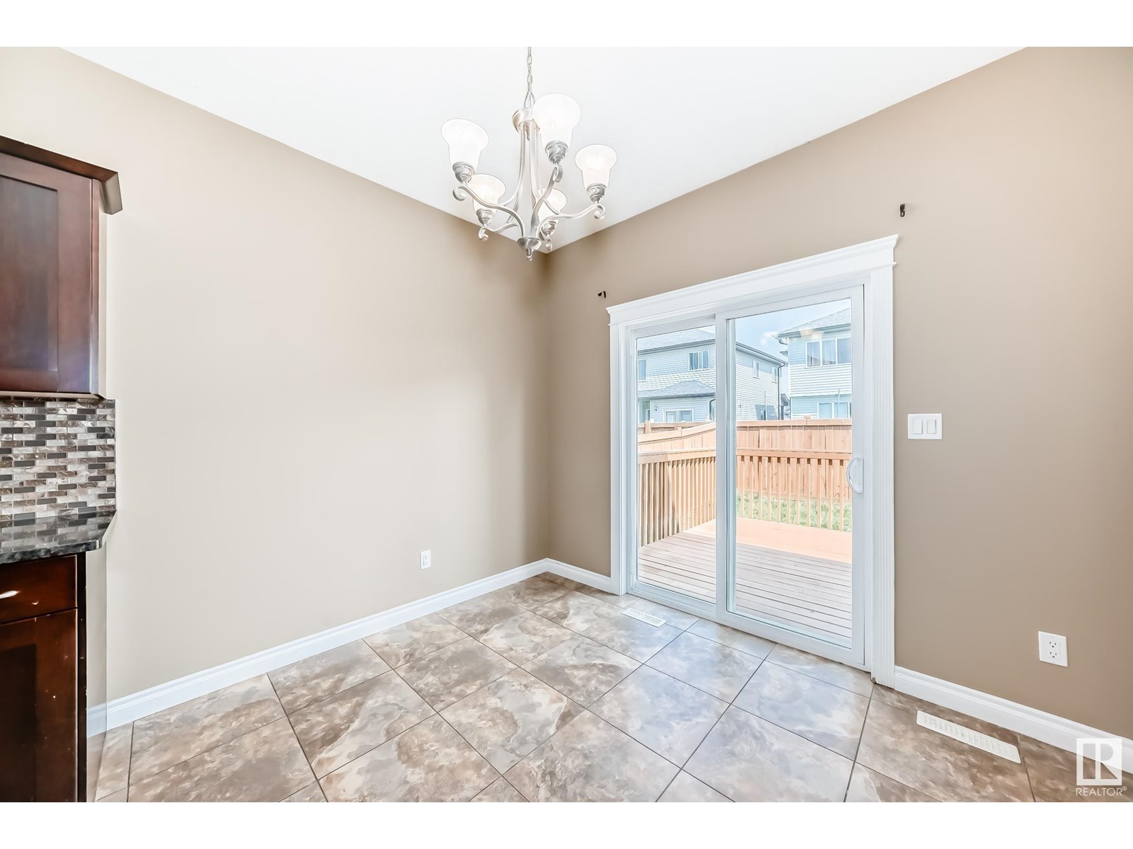 Photo 19 of 15143 32 St Nw, Edmonton AB
