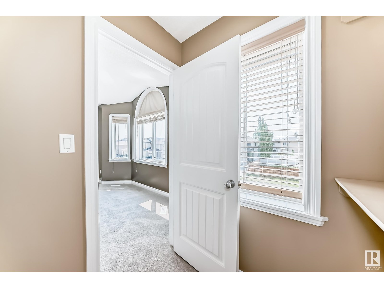 Photo 42 of 15143 32 St Nw, Edmonton AB