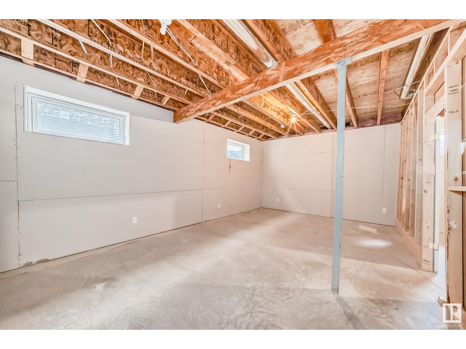 Photo 57 of 15143 32 St Nw, Edmonton AB