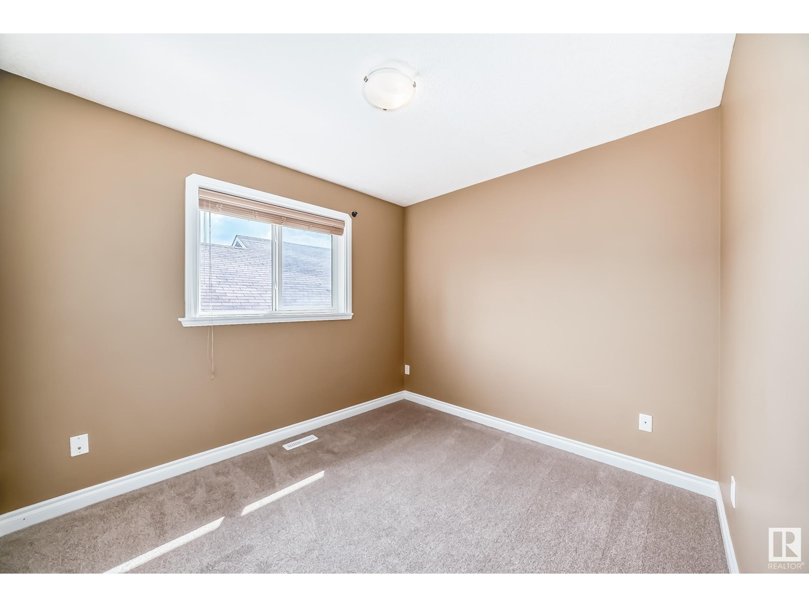 Photo 49 of 15143 32 St Nw, Edmonton AB