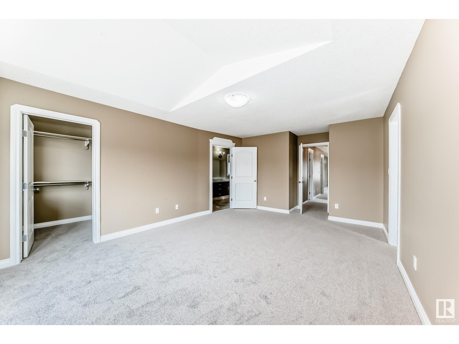 Photo 33 of 15143 32 St Nw, Edmonton AB
