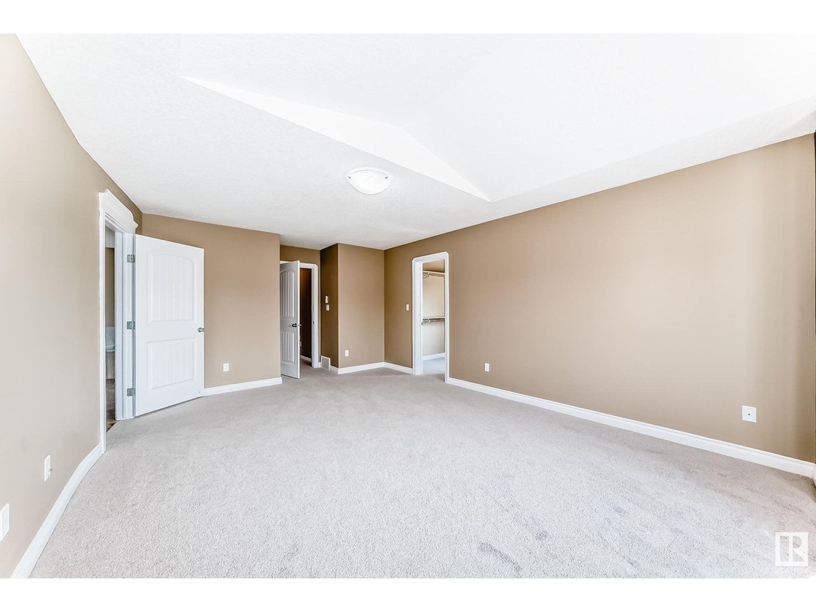 Photo 32 of 15143 32 St Nw, Edmonton AB