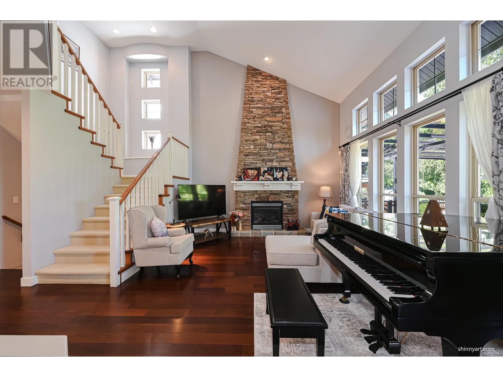 Photo 3 of 148 Maple Drive, Port Moody BC