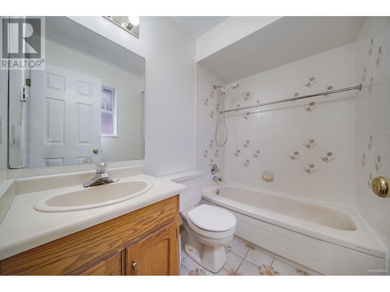 Photo 12 of 2232 Wenonah Street, Vancouver BC
