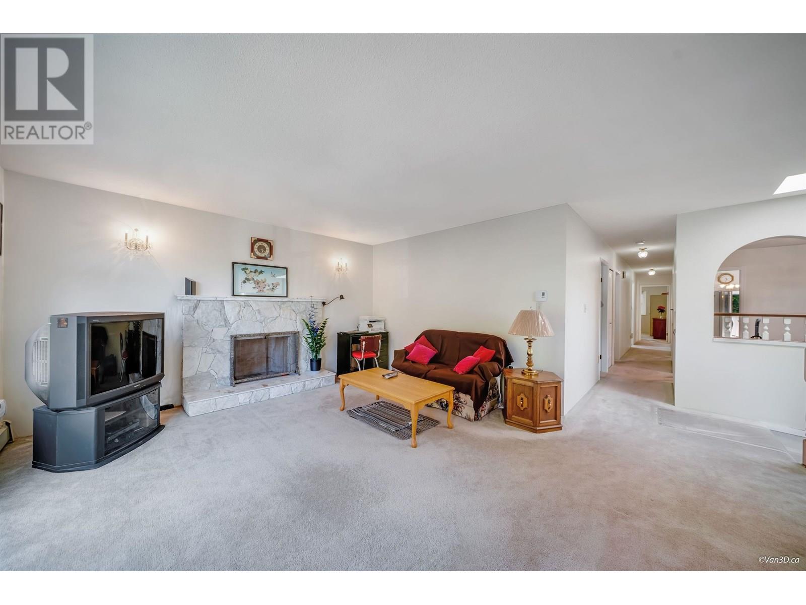 Photo 2 of 2232 Wenonah Street, Vancouver BC