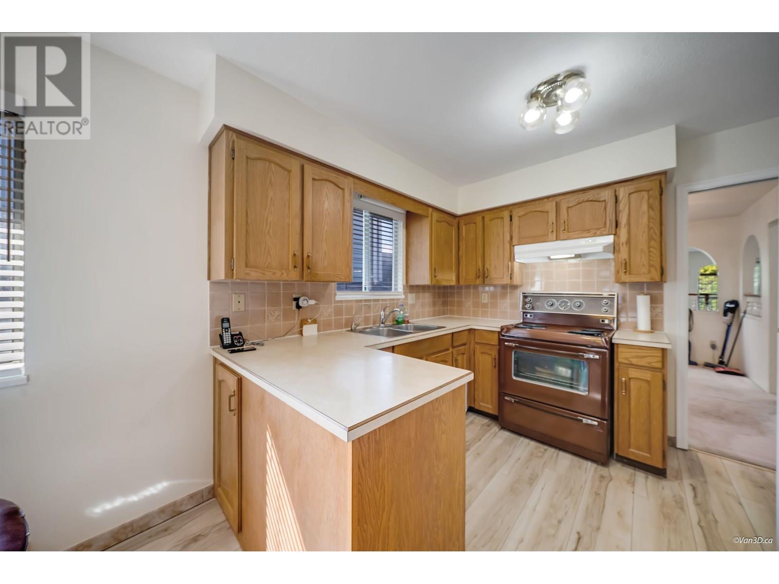 Photo 6 of 2232 Wenonah Street, Vancouver BC