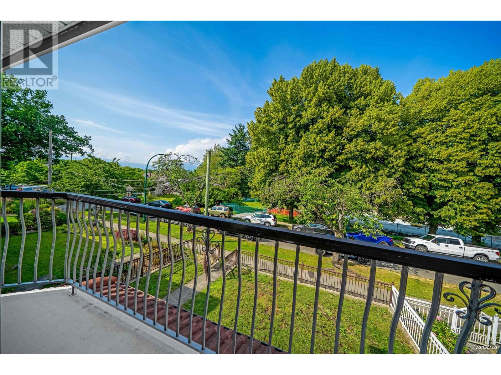 Photo 7 of 2232 Wenonah Street, Vancouver BC