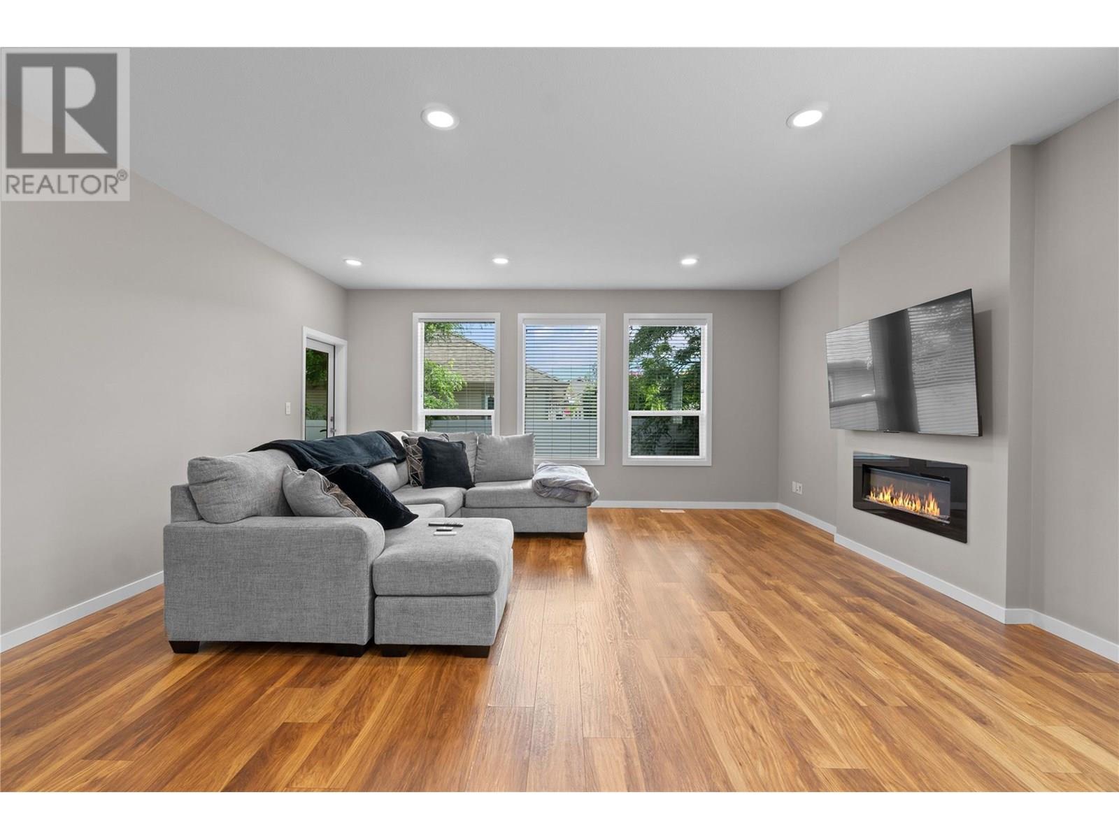 Photo 11 of 151 Beatty Avenue Nw Unit 6, Salmon Arm BC