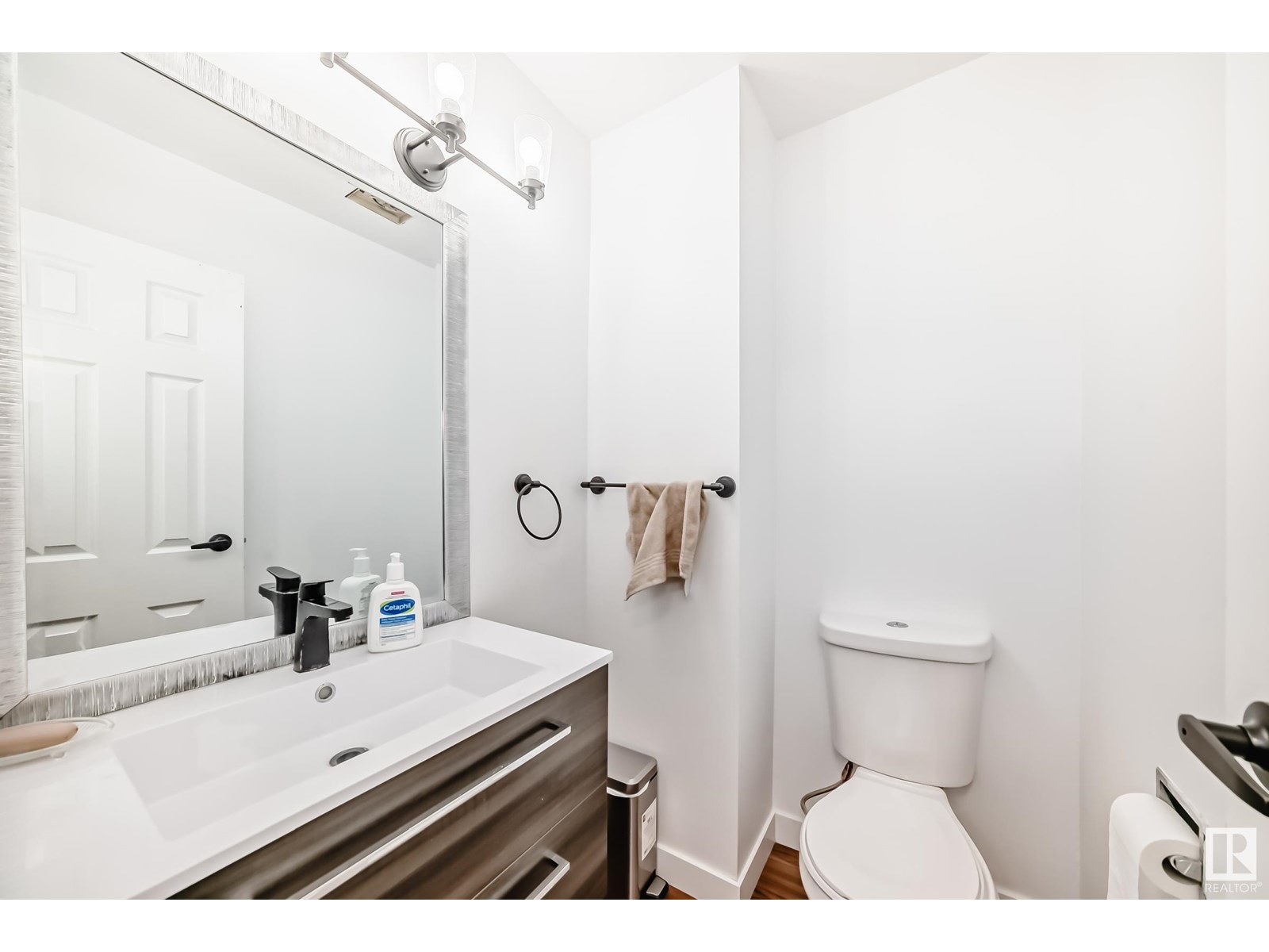Photo 14 of 5507 144 A Av Nw, Edmonton AB