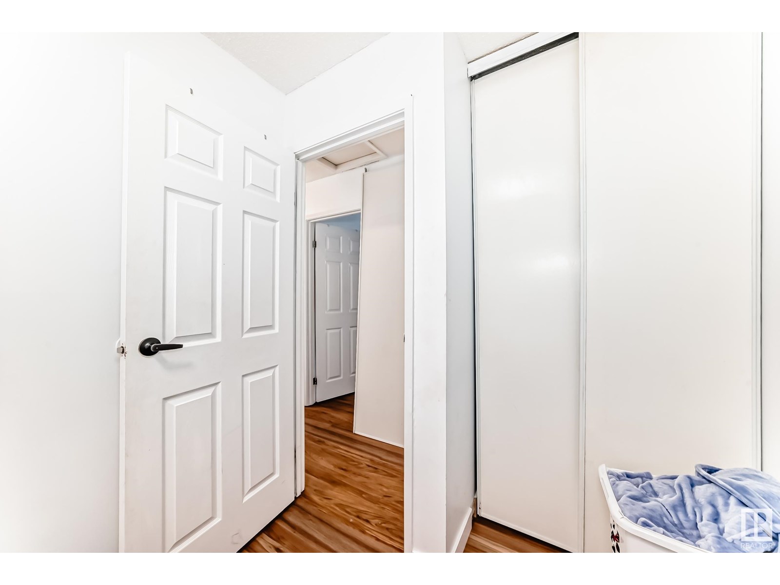 Photo 15 of 5507 144 A Av Nw, Edmonton AB