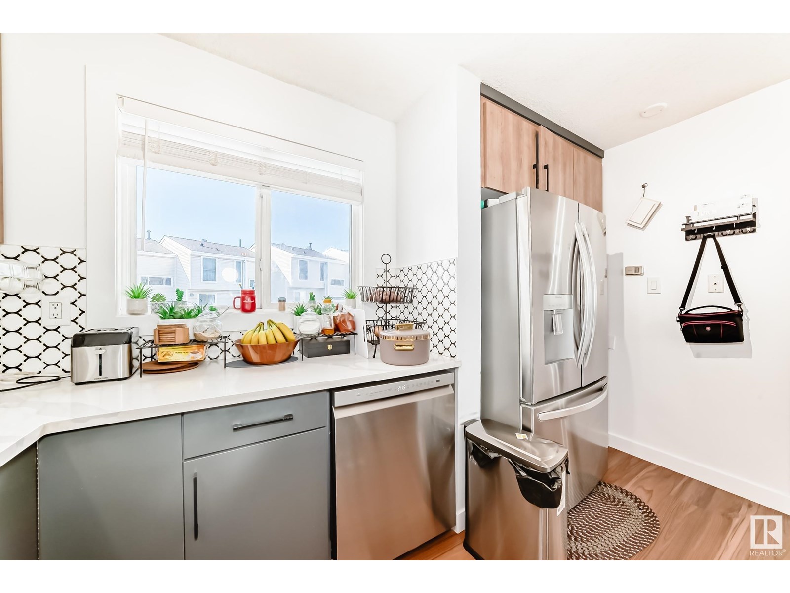 Photo 9 of 5507 144 A Av Nw, Edmonton AB