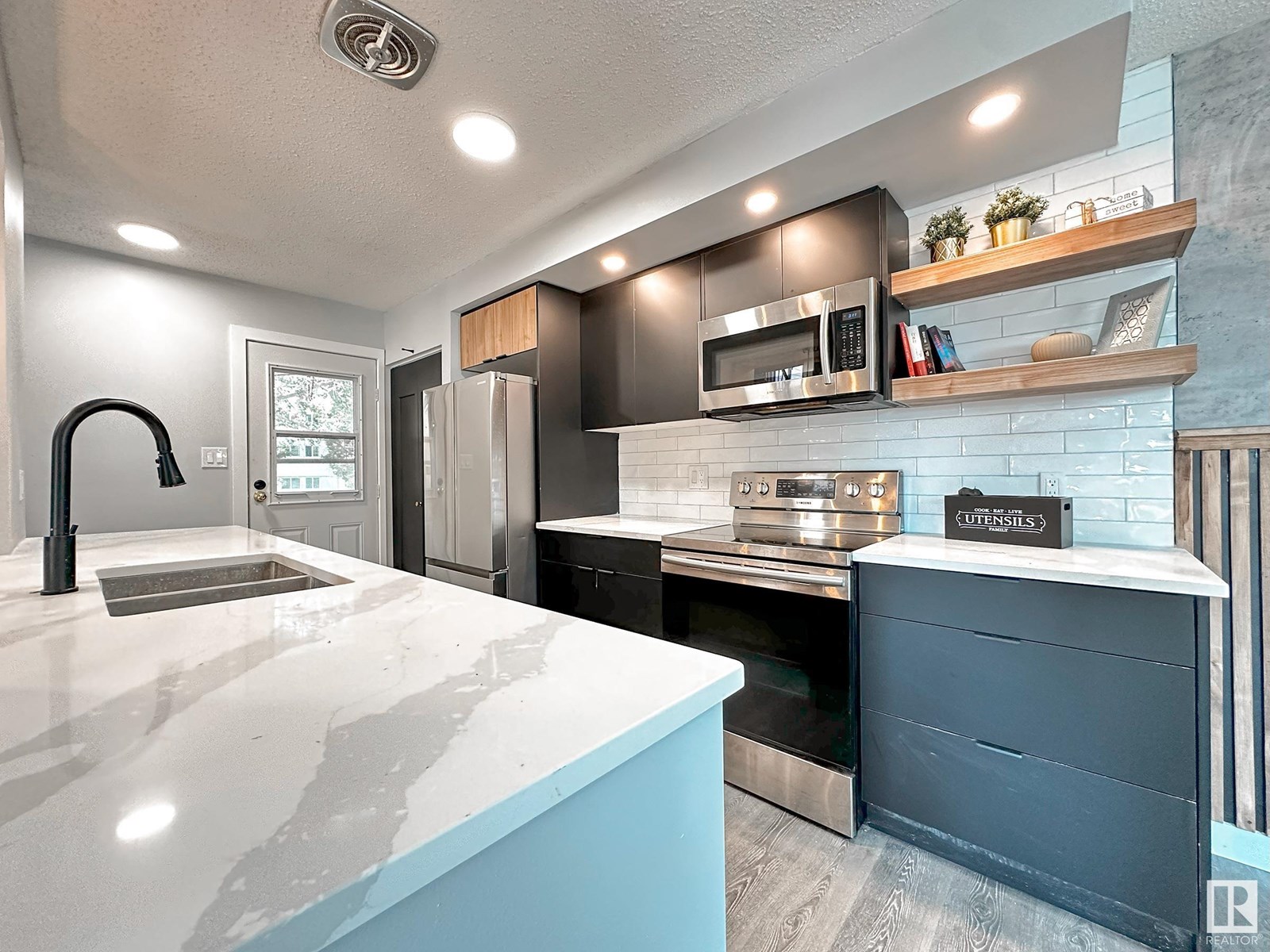 Photo 7 of 862 Erin Pl Nw, Edmonton AB