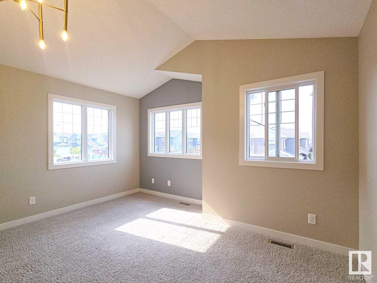 Photo 13 of 16707 18 Av Sw, Edmonton AB